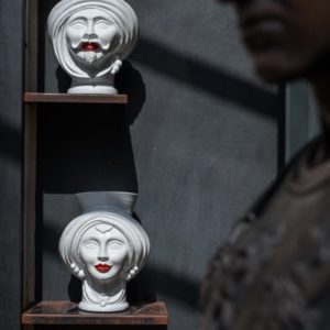 Testa h 30 corona liscia white line s/espressione labbra rosse femmina