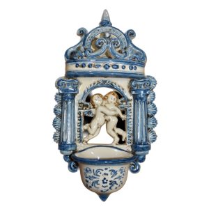 Acquasantiera traforata h 25 angeli abbracciati mono blu
