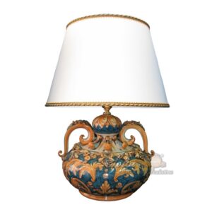 Lume bottiglia 3° M h 28 plastico sofia ornato fondo blu (h46 c/paralume Ø35)